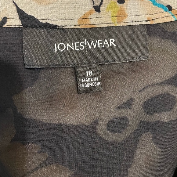 Jones wear blouse. Size 18 - Picture 6 of 6